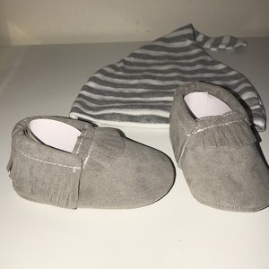 Gray Baby Moccasins and newborn beanie hat